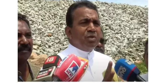 ഫാദർ തിയോഡേഷ്യസിന്റെ വർഗീയ പരാമർശത്തില് പോലീസ് കേസെടുത്തു ഫാദർ തിയോഡേഷ്യസിന്റെ വർഗീയ പരാമർശത്തില് പോലീസ് കേസെടുത്തു