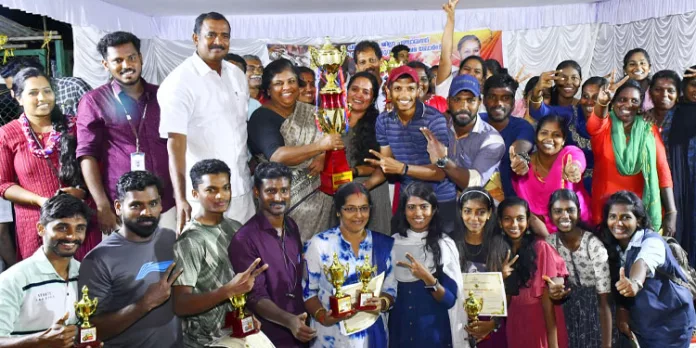 ജില്ലാ കേരളോത്സവം : പറക്കോട് ബ്ലോക്കിന് ഓവറോള് കിരീടം ജില്ലാ കേരളോത്സവം : പറക്കോട് ബ്ലോക്കിന് ഓവറോള് കിരീടം