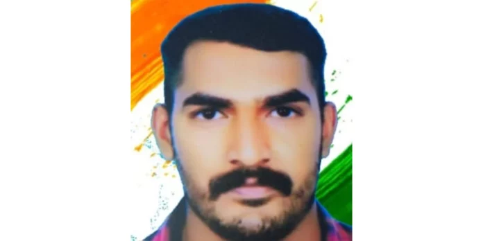 സൈനികനെ കിടപ്പുമുറിയിൽ വെടിയേറ്റ് മരിച്ച നിലയിൽ കണ്ടെത്തി സൈനികനെ കിടപ്പുമുറിയിൽ വെടിയേറ്റ് മരിച്ച നിലയിൽ കണ്ടെത്തി