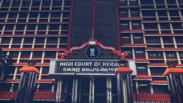 പൊതു ജനങ്ങൾക്ക് അവബോധം നൽകണം ; റോഡരികിലെ കൊടിതോരണങ്ങൾക്കെതിരെ ഹൈക്കോടതി പൊതു ജനങ്ങൾക്ക് അവബോധം നൽകണം ; റോഡരികിലെ കൊടിതോരണങ്ങൾക്കെതിരെ ഹൈക്കോടതി