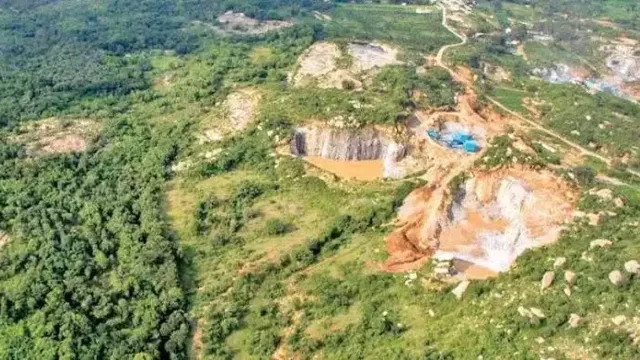 ബഫർ സോൺ സാറ്റലൈറ്റ് സർവേ റിപ്പോർട്ടിനെതിരെ യു.ഡി.എഫ് എം.പിമാർ പാർലമെന്റ് വളപ്പിൽ പ്രതിഷേധിച്ചു ബഫർ സോൺ സാറ്റലൈറ്റ് സർവേ റിപ്പോർട്ടിനെതിരെ യു.ഡി.എഫ് എം.പിമാർ പാർലമെന്റ് വളപ്പിൽ പ്രതിഷേധിച്ചു