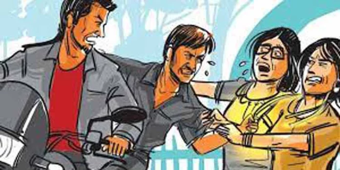 മാല മോഷണ ശ്രമം ; ട്യൂഷൻ കഴിഞ്ഞ് വീട്ടിലേക്ക് മടങ്ങുകയായിരുന്നു 3 അംഗ പ്ലസ് വൺ വിദ്യാർഥിനികൾക്ക് നേരേ ആക്രമണം മാല മോഷണ ശ്രമം ; ട്യൂഷൻ കഴിഞ്ഞ് വീട്ടിലേക്ക് മടങ്ങുകയായിരുന്നു 3 അംഗ പ്ലസ് വൺ വിദ്യാർഥിനികൾക്ക് നേരേ ആക്രമണം