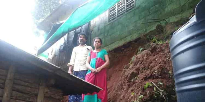 ചെറിയ മഴ പെയ്താൽ നിലം പതിക്കുന്ന കൂരയ്ക്കുള്ളില് ഒരു ആദിവാസി കുടുംബം ചെറിയ മഴ പെയ്താൽ നിലം പതിക്കുന്ന കൂരയ്ക്കുള്ളില് ഒരു ആദിവാസി കുടുംബം