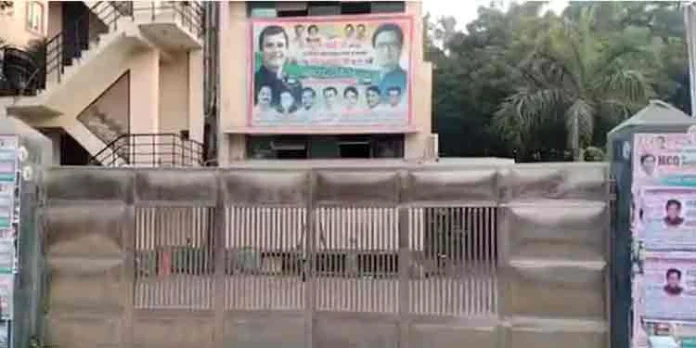 ഡൽഹി മുൻസിപ്പൽ കോർപ്പറേഷൻ തെരഞ്ഞെടുപ്പ് ഫലപ്രഖ്യാപനത്തിനായി കാത്തിരിക്കുമ്പോള് നിശബ്ധമായി കോൺഗ്രസ് ഓഫീസ് ഡൽഹി മുൻസിപ്പൽ കോർപ്പറേഷൻ തെരഞ്ഞെടുപ്പ് ഫലപ്രഖ്യാപനത്തിനായി കാത്തിരിക്കുമ്പോള് നിശബ്ധമായി കോൺഗ്രസ് ഓഫീസ്