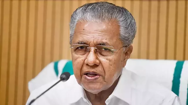 സർക്കാർ ജീവനക്കാരെ ആരും പുകഴ്ത്തി പറയുന്നില്ല, ഇത് മാറ്റാനാവണം ; ഔദാര്യമല്ല ചെയ്യുന്നതെന്ന് മുഖ്യമന്ത്രി സർക്കാർ ജീവനക്കാരെ ആരും പുകഴ്ത്തി പറയുന്നില്ല, ഇത് മാറ്റാനാവണം ; ഔദാര്യമല്ല ചെയ്യുന്നതെന്ന് മുഖ്യമന്ത്രി