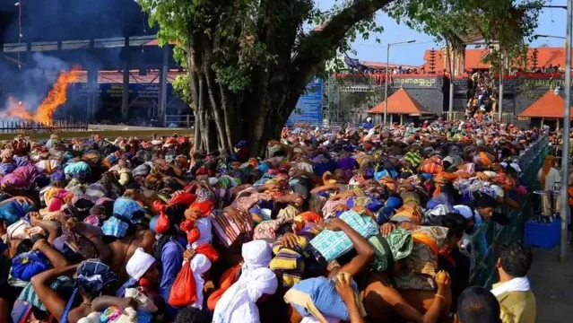 തീർത്ഥാടകരുടെ തിരക്ക് : ശബരിമലയിൽ കുട്ടികൾക്കും മുതിർന്നവർക്കുമുള്ള പ്രത്യേക വരി പുനഃസ്ഥാപിച്ചു തീർത്ഥാടകരുടെ തിരക്ക് : ശബരിമലയിൽ കുട്ടികൾക്കും മുതിർന്നവർക്കുമുള്ള പ്രത്യേക വരി പുനഃസ്ഥാപിച്ചു