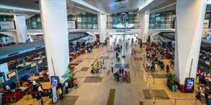 ഡൽഹി വിമാനത്താവളത്തിലെ തിരക്ക് കുറക്കാൻ നടപടിയുമായി ഇൻഡിഗോ വിമാനക്കമ്പനി ഡൽഹി വിമാനത്താവളത്തിലെ തിരക്ക് കുറക്കാൻ നടപടിയുമായി ഇൻഡിഗോ വിമാനക്കമ്പനി