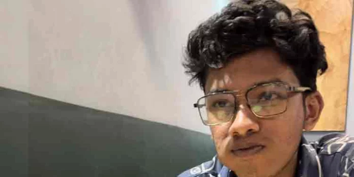 കട്ടൗട്ട് സ്ഥാപിക്കുന്നതിനിടെ ഷോക്കേറ്റ യുവാവ് മരിച്ചു കട്ടൗട്ട് സ്ഥാപിക്കുന്നതിനിടെ ഷോക്കേറ്റ യുവാവ് മരിച്ചു