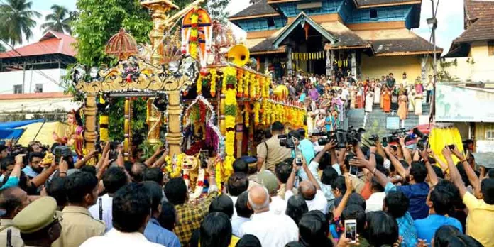 തങ്ക അങ്കി ഘോഷയാത്ര ഡിസംബര് 26 വൈകിട്ട് സന്നിധാനത്ത് തങ്ക അങ്കി ഘോഷയാത്ര ഡിസംബര് 26 വൈകിട്ട് സന്നിധാനത്ത്