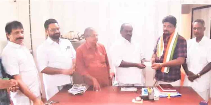 തോട്ടപ്പുഴശ്ശേരി മുന് മണ്ഡലം പ്രസിഡന്റ് ബിജു.ജെ.ജോര്ജ്ജുള്പ്പടെ അമ്പതോളം പേര് ഇന്ത്യന് നാഷണല് കോണ്ഗ്രസില് ചേര്ന്നു തോട്ടപ്പുഴശ്ശേരി മുന് മണ്ഡലം പ്രസിഡന്റ് ബിജു.ജെ.ജോര്ജ്ജുള്പ്പടെ അമ്പതോളം പേര് ഇന്ത്യന് നാഷണല് കോണ്ഗ്രസില് ചേര്ന്നു