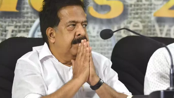 കെ റെയിൽ പെട്ടിയിൽ വെച്ചത് പോലെ ബഫർ സോണും പെട്ടിയിൽ വെപ്പിക്കും : രമേശ് ചെന്നിത്തല കെ റെയിൽ പെട്ടിയിൽ വെച്ചത് പോലെ ബഫർ സോണും പെട്ടിയിൽ വെപ്പിക്കും : രമേശ് ചെന്നിത്തല