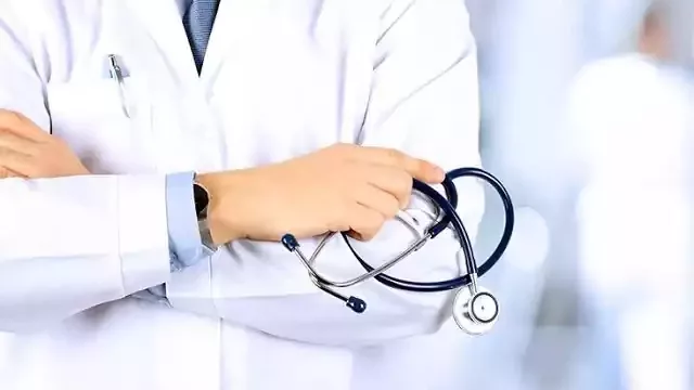 വിദേശ മെഡിക്കൽ വിദ്യാർഥികൾക്ക് ഇന്റേൺഷിപ്പ് 2 വർഷം ; എൻഎംസിയിൽ പരാതിയുമായി വിദ്യാർഥികൾ വിദേശ മെഡിക്കൽ വിദ്യാർഥികൾക്ക് ഇന്റേൺഷിപ്പ് 2 വർഷം ; എൻഎംസിയിൽ പരാതിയുമായി വിദ്യാർഥികൾ
