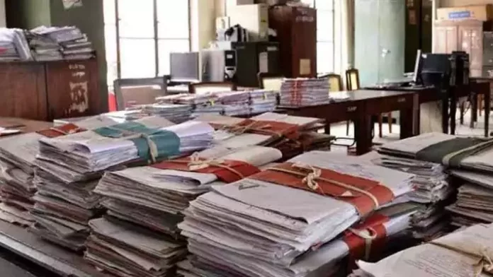 എംപ്ലോയ്മെന്റ് എക്സ്ചേഞ്ചിനെ നോക്കുകുത്തികളാക്കി പിന്വാതില് നിയമനത്തിനായി ചെലവിട്ടത് ലക്ഷങ്ങള് എംപ്ലോയ്മെന്റ് എക്സ്ചേഞ്ചിനെ നോക്കുകുത്തികളാക്കി പിന്വാതില് നിയമനത്തിനായി ചെലവിട്ടത് ലക്ഷങ്ങള്