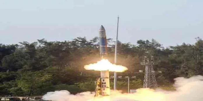 ചൈന, പാക് അതിര്ത്തികൾ കാക്കാൻ പ്രളയ് ; മിസൈൽ വാങ്ങാൻ പ്രതിരോധ മന്ത്രാലയത്തിന്റെ അനുമതി ചൈന, പാക് അതിര്ത്തികൾ കാക്കാൻ പ്രളയ് ; മിസൈൽ വാങ്ങാൻ പ്രതിരോധ മന്ത്രാലയത്തിന്റെ അനുമതി