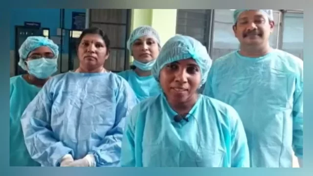സ്റ്റെതസ്കോപ്പ് എടുത്ത കൈകളിൽ പെയിന്റിംഗ് ബ്രഷ് ; ആശുപത്രി മോടിയാക്കി മാലാഖമാർ സ്റ്റെതസ്കോപ്പ് എടുത്ത കൈകളിൽ പെയിന്റിംഗ് ബ്രഷ് ; ആശുപത്രി മോടിയാക്കി മാലാഖമാർ