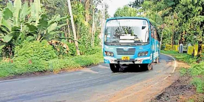 മണ്ണാറക്കുളഞ്ഞി–പമ്പ ശബരിമല പാതയിലെ ചമ്പോൺ വലിയ വളവ് അപകടക്കെണിയാകുന്നു മണ്ണാറക്കുളഞ്ഞി–പമ്പ ശബരിമല പാതയിലെ ചമ്പോൺ വലിയ വളവ് അപകടക്കെണിയാകുന്നു