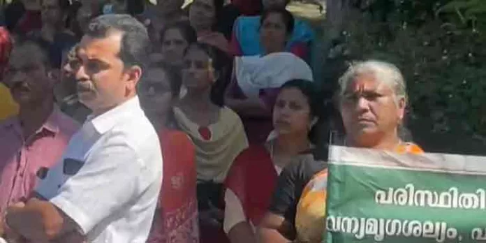 ബഫർസോൺ വിഷയത്തിൽ പ്രതിഷേധിച്ച് കേരള സ്വതന്ത്ര കർഷക സംഘടന ബഫർസോൺ വിഷയത്തിൽ പ്രതിഷേധിച്ച് കേരള സ്വതന്ത്ര കർഷക സംഘടന