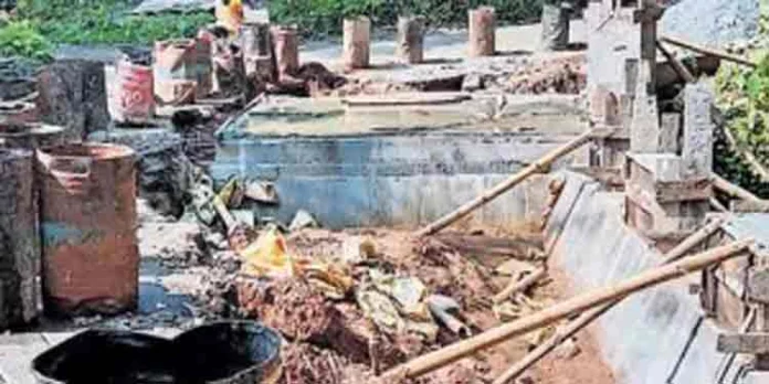 കലുങ്ക് പണി പൂർത്തിയായില്ല ; യാത്രക്കാര് ദുരിതത്തില് കലുങ്ക് പണി പൂർത്തിയായില്ല ; യാത്രക്കാര് ദുരിതത്തില്