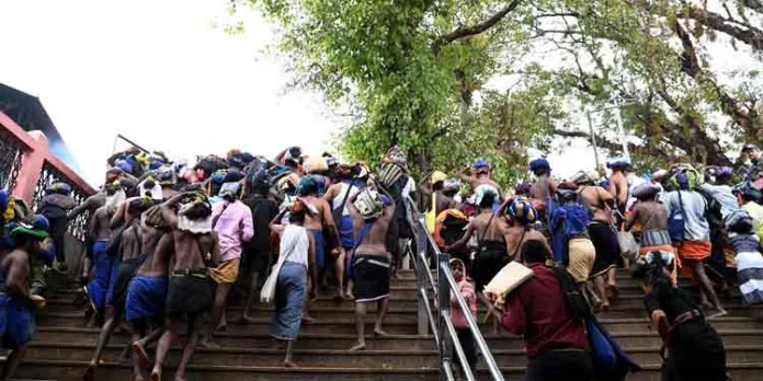 ശബരിമലയിൽ പ്രത്യേക ക്യൂ ഇന്ന് മുതൽ ; ഇന്ന് ഒരു ലക്ഷത്തിലേറെ തീർത്ഥാടകർ ശബരിമലയിൽ പ്രത്യേക ക്യൂ ഇന്ന് മുതൽ ; ഇന്ന് ഒരു ലക്ഷത്തിലേറെ തീർത്ഥാടകർ