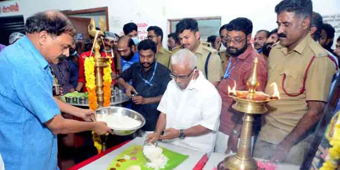 സന്നിധാനത്ത് സദ്യയൊരുക്കി ദേവസ്വം ബോര്ഡ് സന്നിധാനത്ത് സദ്യയൊരുക്കി ദേവസ്വം ബോര്ഡ്