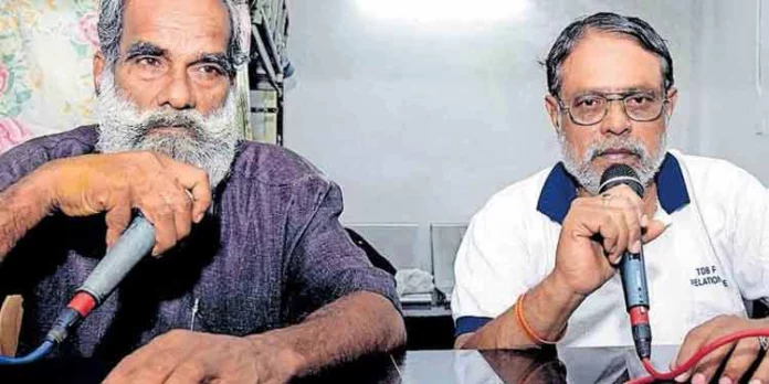 സ്വാമി ശരണം ; അയ്യപ്പന്മാര്ക്ക് സുപരിചിതമായ ഈ വാക്കുകള്ക്ക് പിന്നില് ഇവരാണ് , 64 വയസുകാരായ കർണാടക ബംഗളൂരു സ്വദേശിയായ ആർ.എം. ശ്രീനിവാസനും പത്തനംതിട്ട കോഴഞ്ചേരി സ്വദേശി എ.പി ഗോപാലകൃഷ്ണൻ നായരും സ്വാമി ശരണം ; അയ്യപ്പന്മാര്ക്ക് സുപരിചിതമായ ഈ വാക്കുകള്ക്ക് പിന്നില് ഇവരാണ് , 64 വയസുകാരായ കർണാടക ബംഗളൂരു സ്വദേശിയായ ആർ.എം. ശ്രീനിവാസനും പത്തനംതിട്ട കോഴഞ്ചേരി സ്വദേശി എ.പി ഗോപാലകൃഷ്ണൻ നായരും
