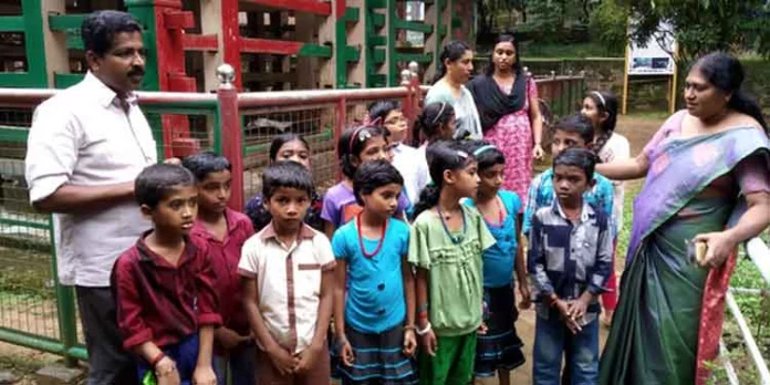 അനക്കൂട് കാണാത്ത പരിസരവാസികളായ വിദ്യാർത്ഥികൾക്ക് അവസരമൊരുക്കി അധ്യാപകർ അനക്കൂട് കാണാത്ത പരിസരവാസികളായ വിദ്യാർത്ഥികൾക്ക് അവസരമൊരുക്കി അധ്യാപകർ