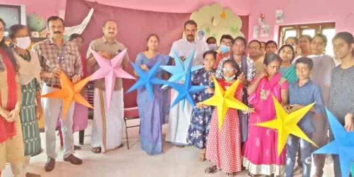 ഭിന്നശേഷിക്കാരായ കുട്ടികൾക്ക് നക്ഷത്രവിളക്ക് നിർമ്മാണ പരിശീലനം നൽകി ഭിന്നശേഷിക്കാരായ കുട്ടികൾക്ക് നക്ഷത്രവിളക്ക് നിർമ്മാണ പരിശീലനം നൽകി