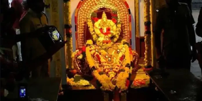 തങ്കഅങ്കി ഘോഷയാത്ര നാളെ (ഡിസംബർ 26) സന്നിധാനത്ത് തങ്കഅങ്കി ഘോഷയാത്ര നാളെ (ഡിസംബർ 26) സന്നിധാനത്ത്