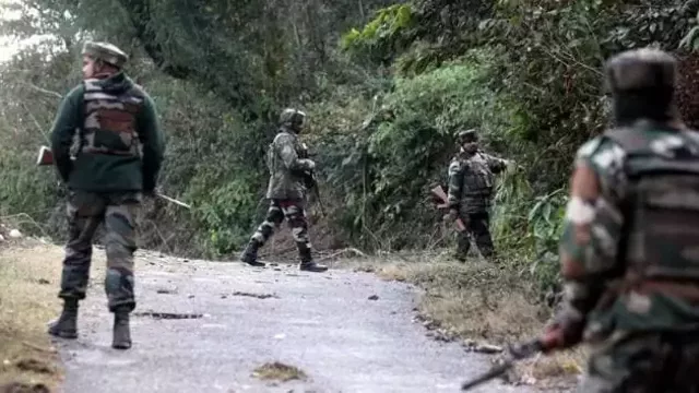 കശ്മീരിൽ രാത്രിയുണ്ടായ ഭീകരാക്രമണത്തിൽ മൂന്ന് സാധാരണക്കാർ കൊല്ലപ്പെട്ടു കശ്മീരിൽ രാത്രിയുണ്ടായ ഭീകരാക്രമണത്തിൽ മൂന്ന് സാധാരണക്കാർ കൊല്ലപ്പെട്ടു