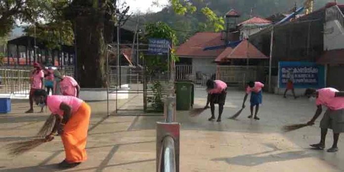 ശബരിമലയെ ശുചിയായി കാത്ത് സൂക്ഷിച്ച് വിശുദ്ധി സേന ശബരിമലയെ ശുചിയായി കാത്ത് സൂക്ഷിച്ച് വിശുദ്ധി സേന