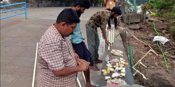 പമ്പ മുതല് സന്നിധാനം വരെയുള്ള ജല വിതരണം സുഗമമാക്കാന് അറ്റകുറ്റപ്പണികള് പുരോഗമിക്കുന്നു പമ്പ മുതല് സന്നിധാനം വരെയുള്ള ജല വിതരണം സുഗമമാക്കാന് അറ്റകുറ്റപ്പണികള് പുരോഗമിക്കുന്നു