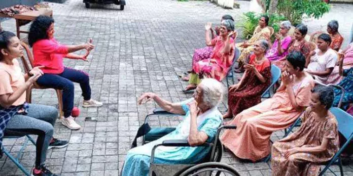 വനിതകള്ക്ക് വിവിധ ഓൾഡ് ഏജ് ഹോമുകളിൽ സൗജന്യമായ് ഷൈനിയുടെ ‘സുംമ്പ ഗോള്ഡ് ‘ക്ലാസ്സ് വനിതകള്ക്ക് വിവിധ ഓൾഡ് ഏജ് ഹോമുകളിൽ സൗജന്യമായ് ഷൈനിയുടെ ‘സുംമ്പ ഗോള്ഡ് ‘ക്ലാസ്സ്