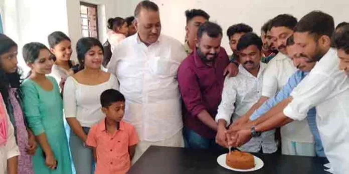 മോഹന്ലാല് ഫാന്സ് അസോസിയേഷന് ന്യൂഇയര് ആഘോഷം കാരുണ്യ ദിനമായി ആചരിച്ചു മോഹന്ലാല് ഫാന്സ് അസോസിയേഷന് ന്യൂഇയര് ആഘോഷം കാരുണ്യ ദിനമായി ആചരിച്ചു