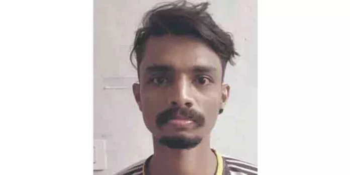 വിവാഹ വീട്ടിലെ പണപ്പെട്ടി മോഷ്ടിച്ച കള്ളനെ ചെളിനോക്കി പോലീസ് പൊക്കി ; കുഴിച്ചിട്ടത് 45,000 രൂപ വിവാഹ വീട്ടിലെ പണപ്പെട്ടി മോഷ്ടിച്ച കള്ളനെ ചെളിനോക്കി പോലീസ് പൊക്കി ; കുഴിച്ചിട്ടത് 45,000 രൂപ
