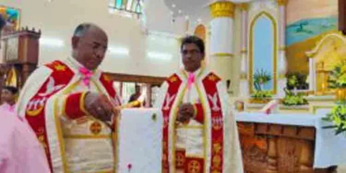 കരിമ്പ ചുള്ളിയാംകുളം ഹോളീ ഫാമിലി ദേവാലയത്തിന്റെ സുവര്ണ്ണ ജൂബിലി ആഘോഷങ്ങള്ക്ക് തുടക്കമായി കരിമ്പ ചുള്ളിയാംകുളം ഹോളീ ഫാമിലി ദേവാലയത്തിന്റെ സുവര്ണ്ണ ജൂബിലി ആഘോഷങ്ങള്ക്ക് തുടക്കമായി