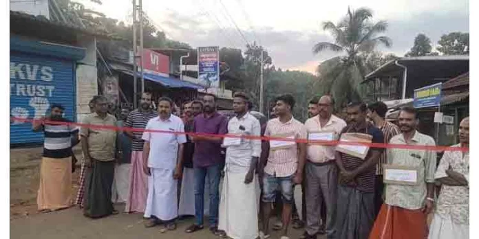 ഇളമണ്ണൂർ – പാടം റോഡ് ഉദ്ഘാടനം ചെയ്തു ഇളമണ്ണൂർ – പാടം റോഡ് ഉദ്ഘാടനം ചെയ്തു