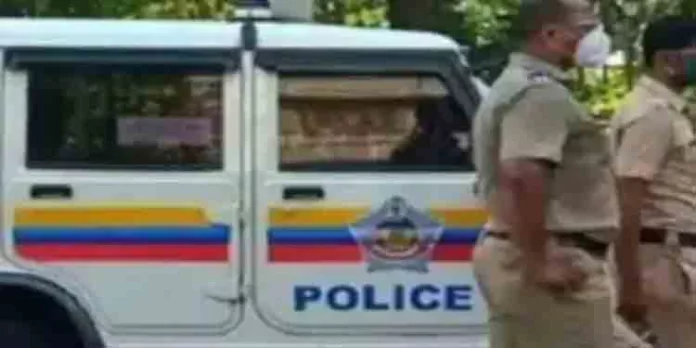ഇന്ത്യയില് അനധികൃതമായി തങ്ങിയ 437 വിദേശ പൗരന്മാരെ നാടുകടത്തി ഇന്ത്യയില് അനധികൃതമായി തങ്ങിയ 437 വിദേശ പൗരന്മാരെ നാടുകടത്തി