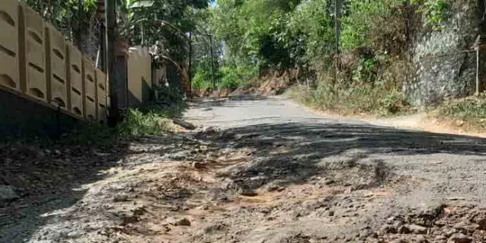 താഴൂർ കടവ് മായാലിൽ റോഡിൽ യാത്രാ ദുരിതം വർധിക്കുന്നു താഴൂർ കടവ് മായാലിൽ റോഡിൽ യാത്രാ ദുരിതം വർധിക്കുന്നു