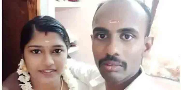 പാറശാലയിൽ ഗർഭിണിയായ യുവതിയ്ക്ക് പൊളളലേറ്റ് ഗർഭസ്ഥ ശിശു മരിച്ചു പാറശാലയിൽ ഗർഭിണിയായ യുവതിയ്ക്ക് പൊളളലേറ്റ് ഗർഭസ്ഥ ശിശു മരിച്ചു