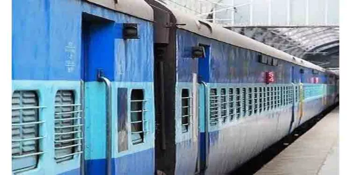 കഞ്ചിക്കോട് ട്രെയിനിൽ തീപിടുത്തം കഞ്ചിക്കോട് ട്രെയിനിൽ തീപിടുത്തം