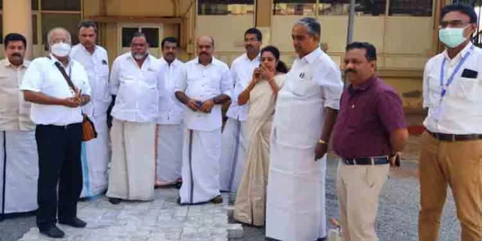 കെ.എം മാണി സ്മാരക ജനറല് ആശുപത്രിയില് അധിക സൗകര്യങ്ങള് ഏര്പ്പെടുത്താൻ നഗരസഭ 4.20 ലക്ഷം രൂപ കൂടി അനുവദിച്ചു കെ.എം മാണി സ്മാരക ജനറല് ആശുപത്രിയില് അധിക സൗകര്യങ്ങള് ഏര്പ്പെടുത്താൻ നഗരസഭ 4.20 ലക്ഷം രൂപ കൂടി അനുവദിച്ചു