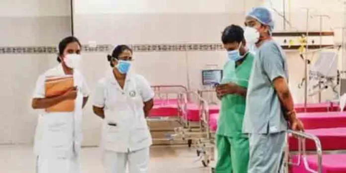 ശമ്പളം വര്ധിപ്പിക്കണം ; സ്വകാര്യ മേഖല നഴ്സുമാരുടെ സൂചനാ പണിമുടക്ക് തുടങ്ങി ശമ്പളം വര്ധിപ്പിക്കണം ; സ്വകാര്യ മേഖല നഴ്സുമാരുടെ സൂചനാ പണിമുടക്ക് തുടങ്ങി