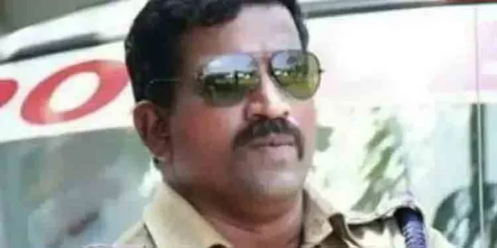 `ആത്മഹത്യയല്ലാതെ വേറേ മാർഗ്ഗമില്ല, പിരിച്ചു വിടരുത്´ : ഡിജിപിയുടെ മുന്നിൽ വിതുമ്പിക്കരഞ്ഞ് സുനു `ആത്മഹത്യയല്ലാതെ വേറേ മാർഗ്ഗമില്ല, പിരിച്ചു വിടരുത്´ : ഡിജിപിയുടെ മുന്നിൽ വിതുമ്പിക്കരഞ്ഞ് സുനു