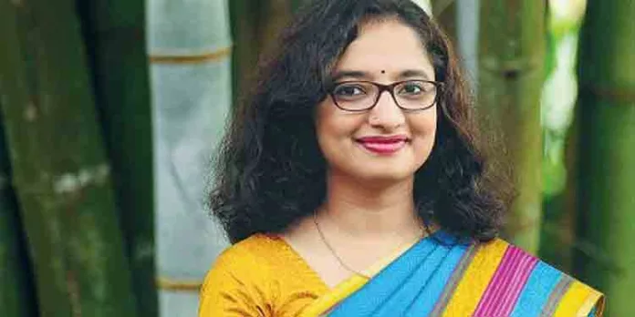 അയിരൂർ കഥകളി മേളയില് രാജപുത്രിയായി കളക്ടര് ദിവ്യ എസ് അയ്യര് അയിരൂർ കഥകളി മേളയില് രാജപുത്രിയായി കളക്ടര് ദിവ്യ എസ് അയ്യര്