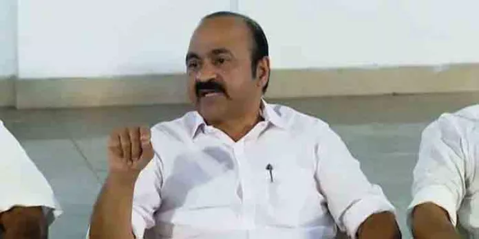 വീടിന് പുറത്തിറങ്ങി ഭക്ഷണം കഴിക്കാന് സാധിക്കാത്ത അവസ്ഥ ; വി.ഡി സതീശൻ വീടിന് പുറത്തിറങ്ങി ഭക്ഷണം കഴിക്കാന് സാധിക്കാത്ത അവസ്ഥ ; വി.ഡി സതീശൻ