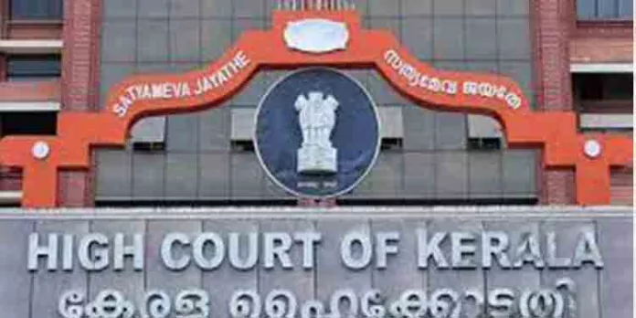 പോലീസ് ശിശുഭവനിലാക്കിയ കുട്ടികള്ക്ക് ഹൈക്കോടതി ഇടപെടലില് മോചനം പോലീസ് ശിശുഭവനിലാക്കിയ കുട്ടികള്ക്ക് ഹൈക്കോടതി ഇടപെടലില് മോചനം