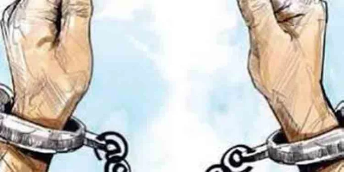 സ്കൂളിൽ ജോലി വാഗ്ദാനം ചെയ്ത് മൂന്നര ലക്ഷം തട്ടിയെടുത്ത പ്രതി പിടിയിൽ സ്കൂളിൽ ജോലി വാഗ്ദാനം ചെയ്ത് മൂന്നര ലക്ഷം തട്ടിയെടുത്ത പ്രതി പിടിയിൽ