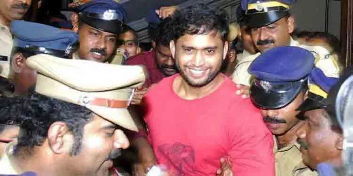 നഗരത്തിൽ വീണ്ടും ഗുണ്ടാവിളയാട്ടം ; കൺസ്ട്രക്ഷൻ കമ്പനി ഉടമ ഉള്പ്പെടെ നാല് പേര്ക്ക് വെട്ടേറ്റു നഗരത്തിൽ വീണ്ടും ഗുണ്ടാവിളയാട്ടം ; കൺസ്ട്രക്ഷൻ കമ്പനി ഉടമ ഉള്പ്പെടെ നാല് പേര്ക്ക് വെട്ടേറ്റു