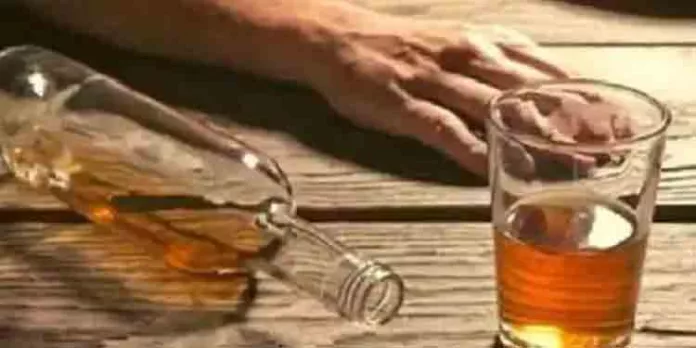 മദ്യത്തില് കീടനാശിനിയുടെ അംശം ;കുപ്പി നല്കിയയാളെ ചോദ്യം ചെയ്യുന്നു മദ്യത്തില് കീടനാശിനിയുടെ അംശം ;കുപ്പി നല്കിയയാളെ ചോദ്യം ചെയ്യുന്നു