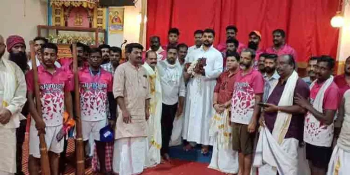 തലവടി ചുണ്ടന് നാട് ഉജ്ജ്വല സ്വീകരണം നല്കി തലവടി ചുണ്ടന് നാട് ഉജ്ജ്വല സ്വീകരണം നല്കി